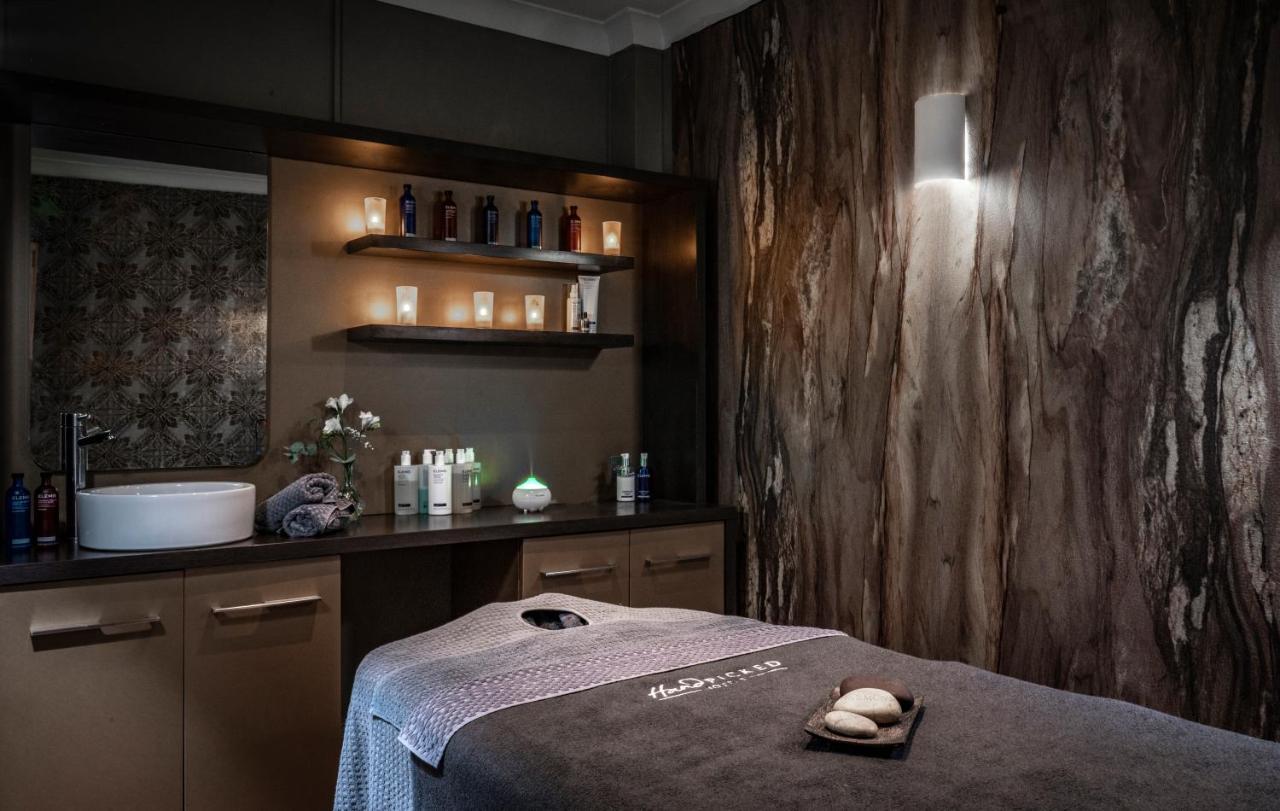 Wood Hall Hotel & Spa Уэтерби Экстерьер фото