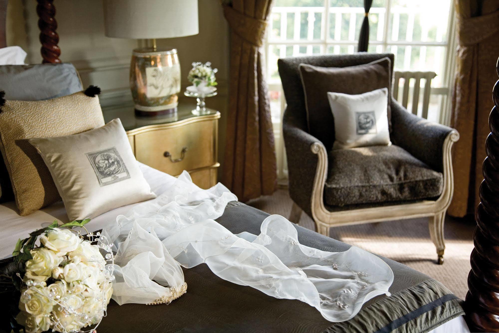 Wood Hall Hotel & Spa Уэтерби Экстерьер фото