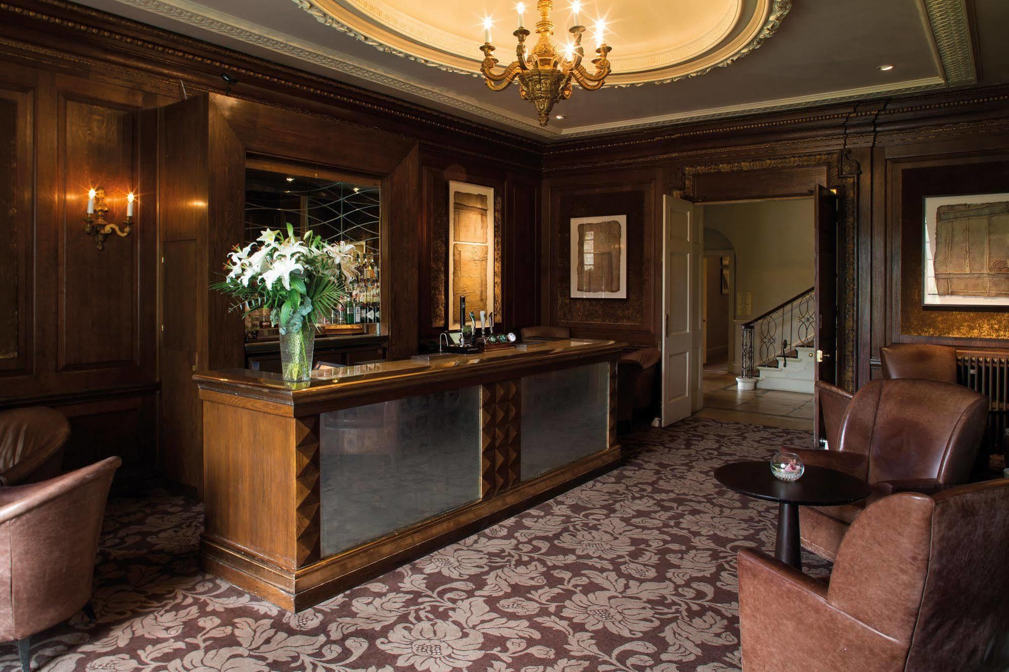 Wood Hall Hotel & Spa Уэтерби Экстерьер фото